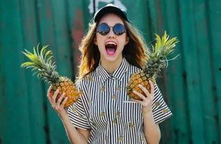 讲解娱乐圈吃瓜的那个美国女博主,揭秘明星幕后故事